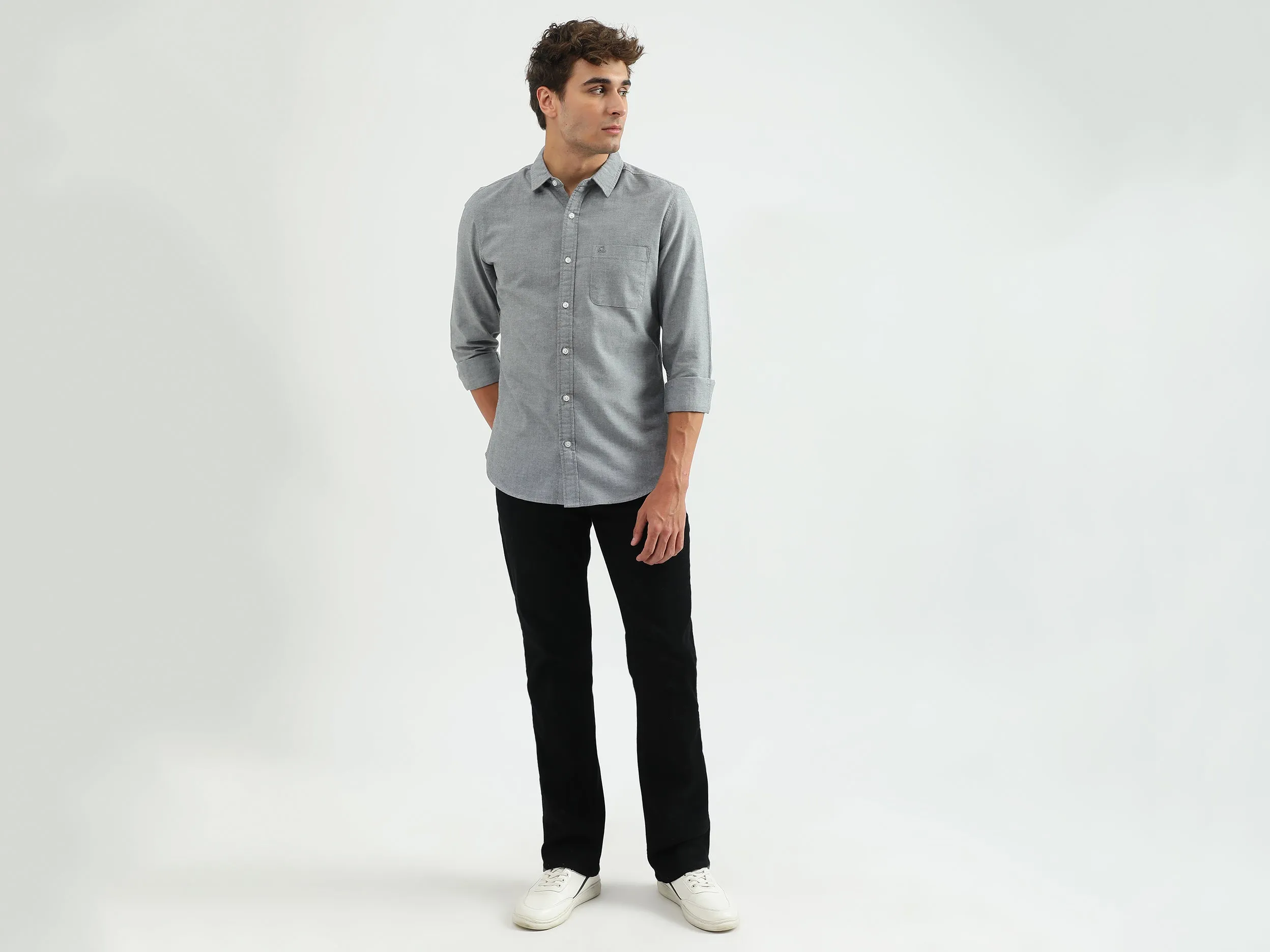 Men Solid Spread Collar Shirt