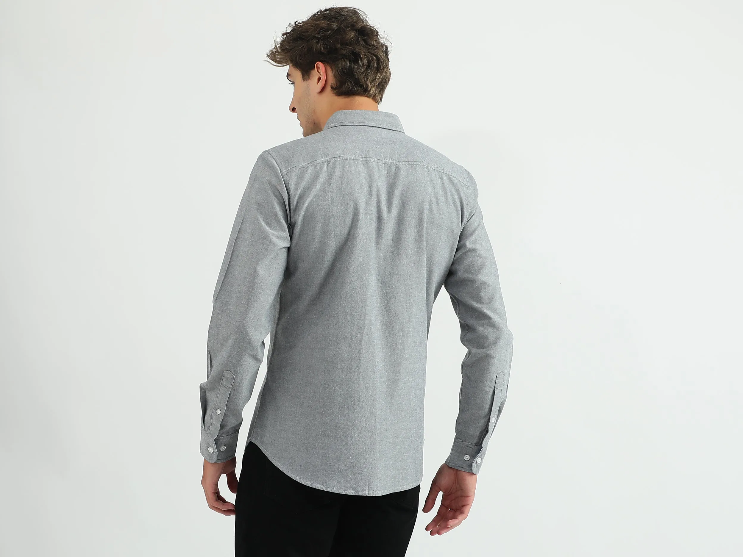 Men Solid Spread Collar Shirt