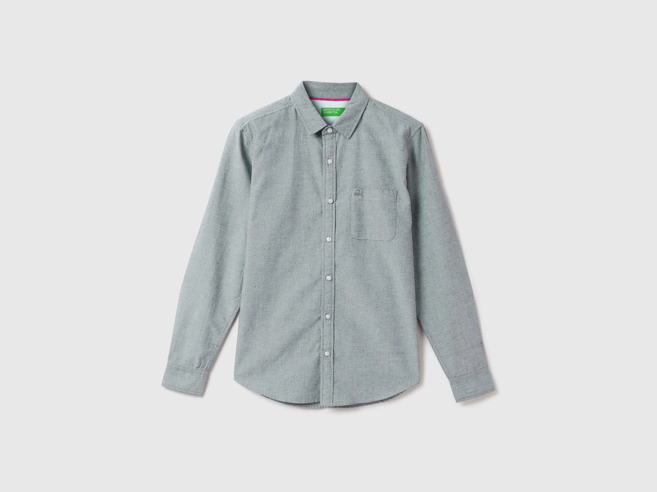 Men Solid Spread Collar Shirt