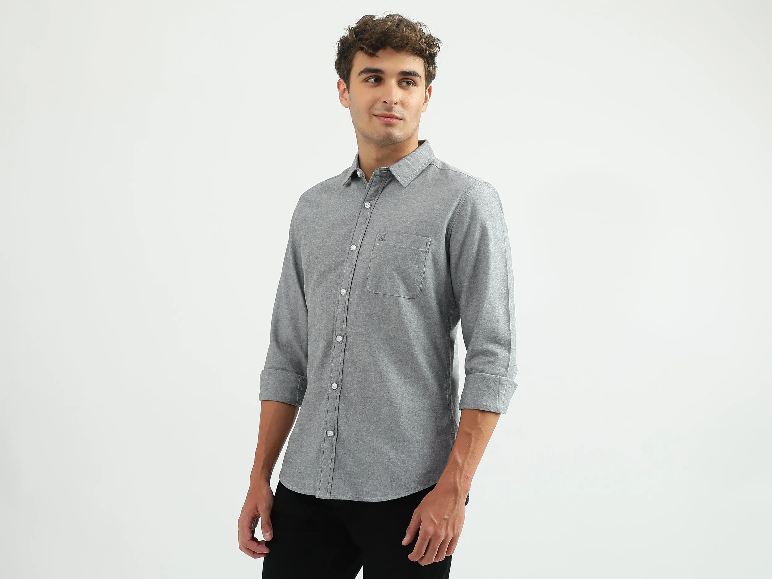 Men Solid Spread Collar Shirt