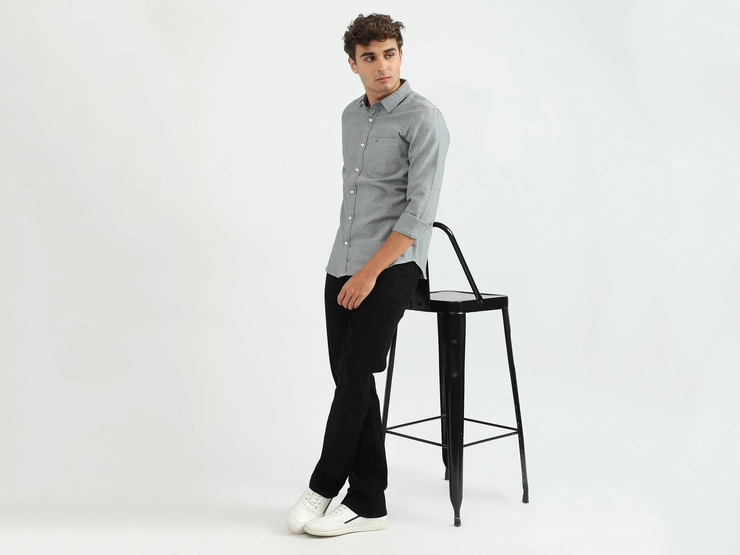 Men Solid Spread Collar Shirt
