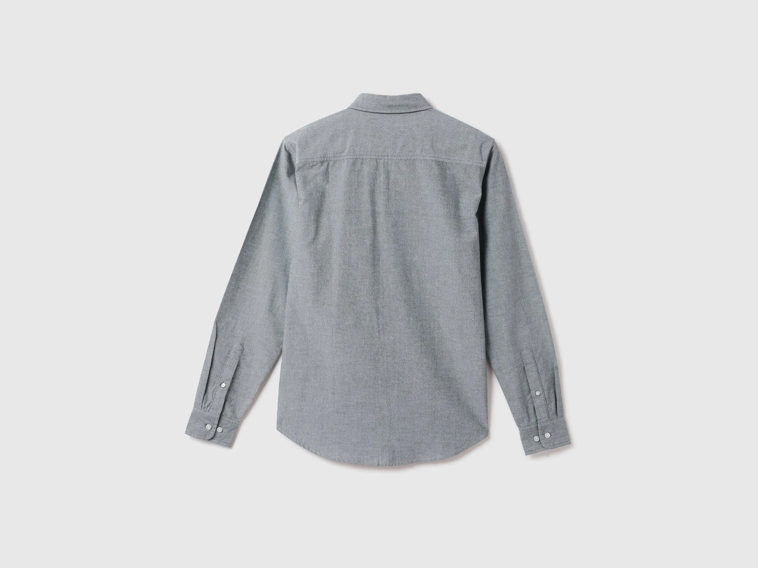 Men Solid Spread Collar Shirt