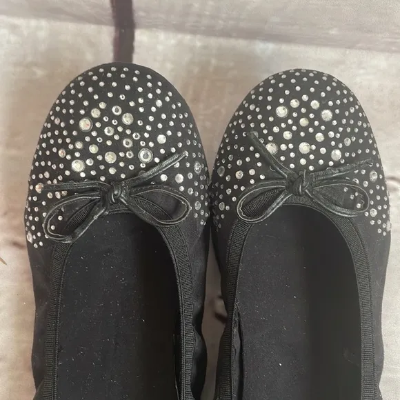 Stuart Weitzman Girls flats in size 4