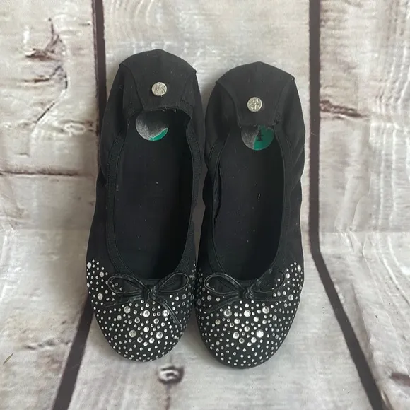 Stuart Weitzman Girls flats in size 4